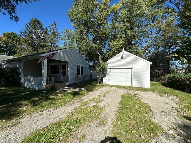 1922 W Washington Ave in Jackson, MI - Building Photo - Building Photo