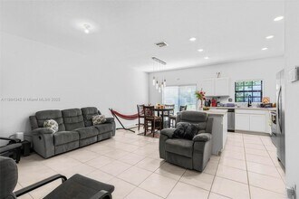 1137 SW 7th Ct in Florida City, FL - Building Photo - Building Photo
