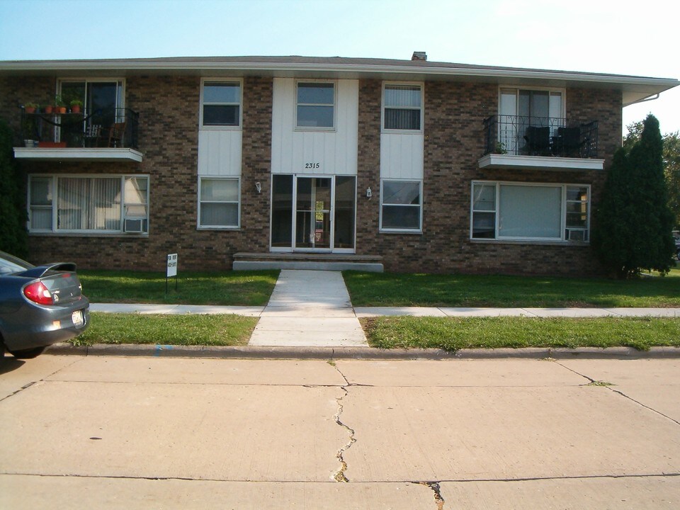 2315 E Peter St in Appleton, WI - Foto de edificio