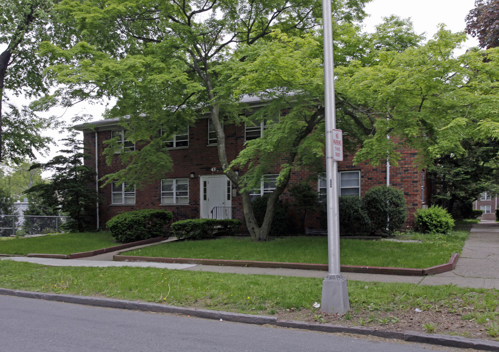 Park Terrace East in East Orange, NJ - Building Photo