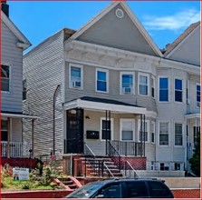 24 E 49th St in Bayonne, NJ - Foto de edificio - Building Photo