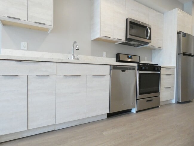 11671 Erwin St in Los Angeles, CA - Building Photo - Building Photo