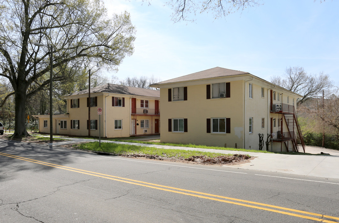 1401 W Chapel Hill St in Durham, NC - Foto de edificio