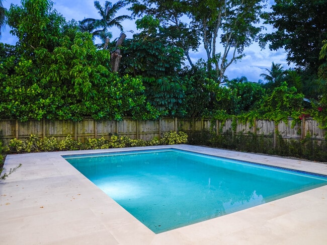 6500 SW 84th St in Miami, FL - Foto de edificio - Building Photo