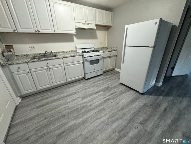 467 Allen St in New Britain, CT - Building Photo - Building Photo