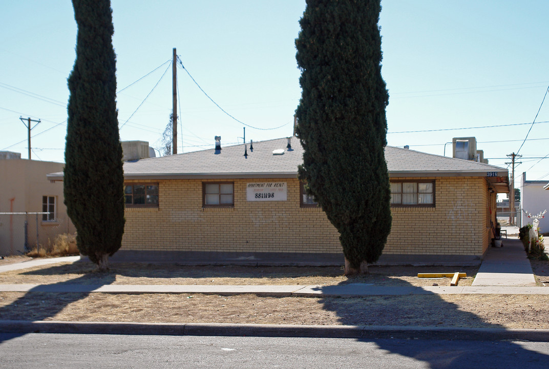 The Cozy Nest Apartments in El Paso, TX - Building Photo