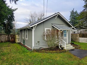 508 Binghampton St in Rainier, WA - Building Photo - Building Photo