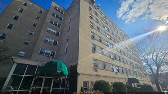 6010 JFK Blvd E in West New York, NJ - Building Photo