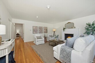 2410 Mendota Way in Santa Rosa, CA - Building Photo - Building Photo