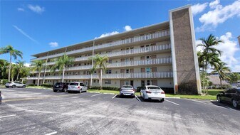 4650 Washington St in Hollywood, FL - Building Photo