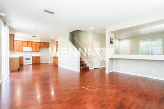 2915 Logansport Way in Sacramento, CA - Foto de edificio - Building Photo
