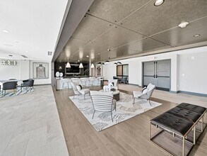 1108 N Interstate Hwy 35 in Austin, TX - Building Photo - Building Photo