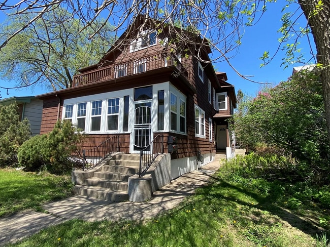 419 Broadway St NE, Unit 3