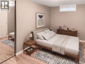 88 San Fernando Dr in Hamilton, ON - Building Photo - Building Photo