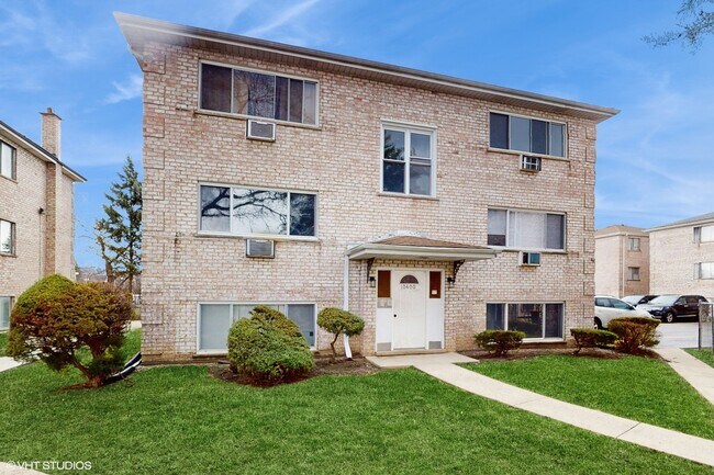 10406 Michael Todd Terrace in Glenview, IL - Building Photo - Building Photo