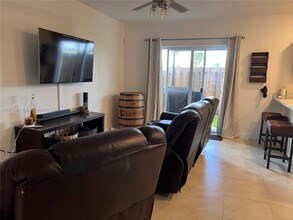314 NE 5th Pl in Florida City, FL - Building Photo - Building Photo