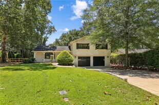 190 Thompson Pl in Roswell, GA - Building Photo