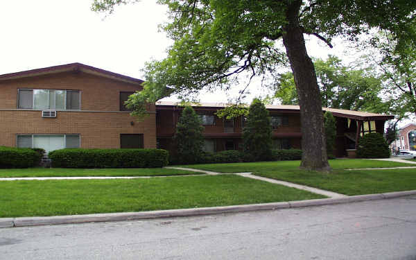 5 N Grant St in Westmont, IL - Foto de edificio