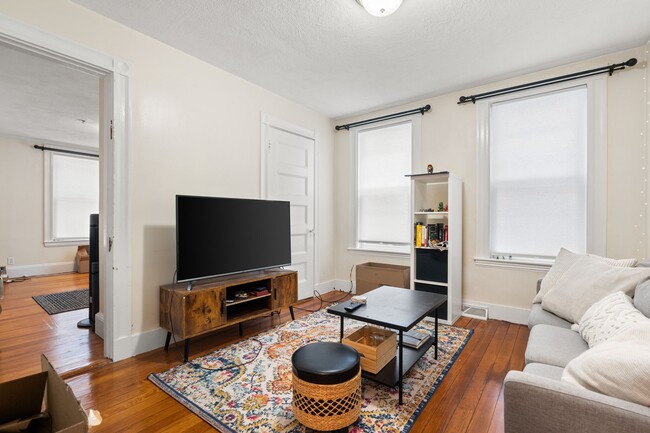12 Perry St, Unit #1