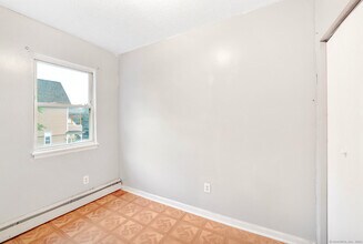 132 Locust St in Waterbury, CT - Building Photo - Building Photo