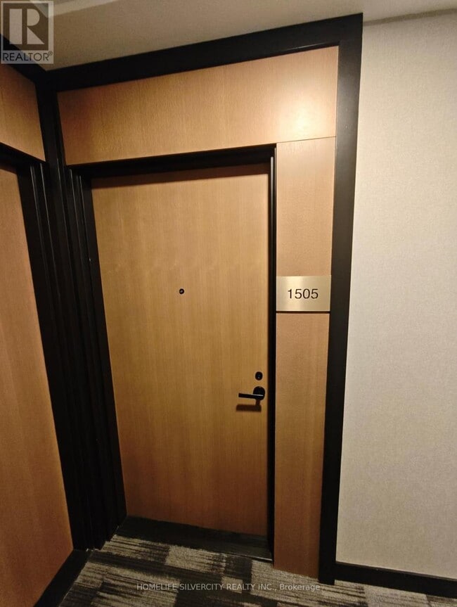 8 Tippett Rd in Toronto, ON - Building Photo - Building Photo