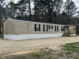 52563 S Evans Rd in Independence, LA - Building Photo