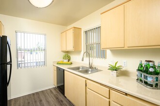 Parc Ridge Apartments in Northridge, CA - Building Photo - Building Photo