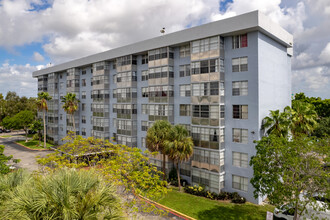 Landmark Towers in Plantation, FL - Foto de edificio - Building Photo