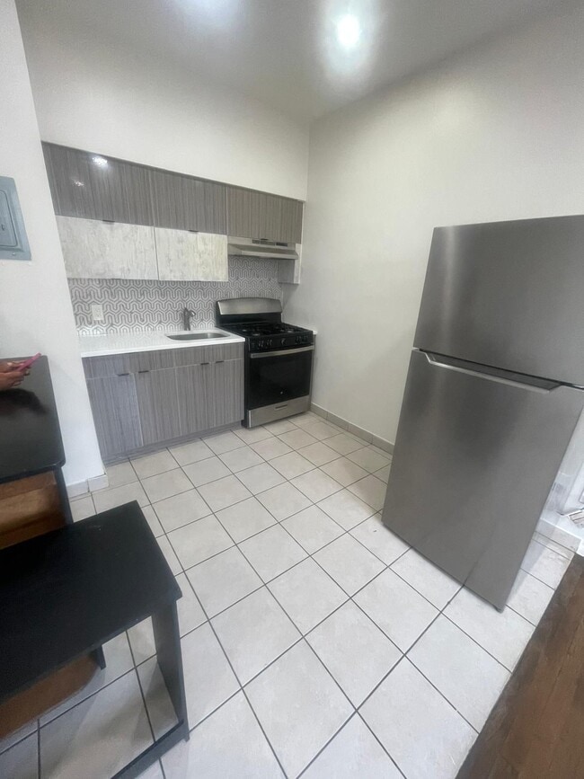 55-57 2nd Ave, Unit B4