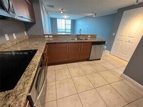 2641 N Flamingo Rd, Unit 1701N in Plantation, FL - Building Photo - Building Photo