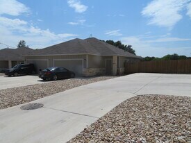 338 TX-332 Loop, Unit B in Liberty Hill, TX - Building Photo