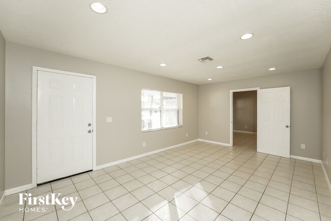 734 SW Avens St in Port St. Lucie, FL - Building Photo - Building Photo