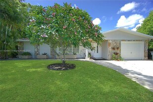 4770 Holly Dr in Palm Beach Gardens, FL - Building Photo