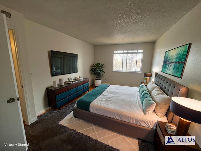 1075 S Elkhart Way in Aurora, CO - Building Photo - Building Photo