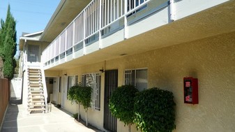 761 Rose Ave in Long Beach, CA - Foto de edificio - Building Photo