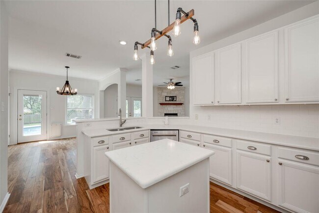 8621 Neider Dr in Austin, TX - Building Photo - Building Photo