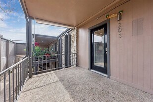 5820 Berkman Dr in Austin, TX - Building Photo