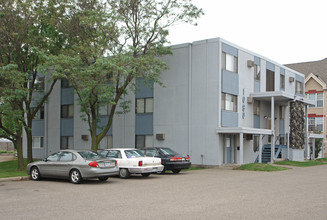 1080 Raymond Ave in St. Paul, MN - Building Photo - Building Photo