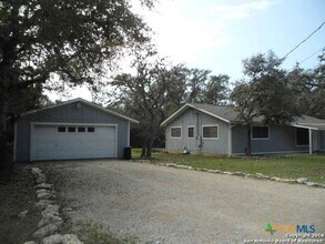2834 Candlelight Dr in Canyon Lake, TX - Building Photo - Building Photo