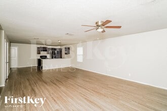 1936 Heather Glen Dr, Unit 52 in New Braunfels, TX - Building Photo - Building Photo