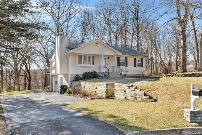 3 Fredrick Dr in Monroe, NY - Building Photo - Building Photo