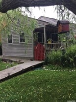 821 Evergreen Ave in Islip, NY - Building Photo