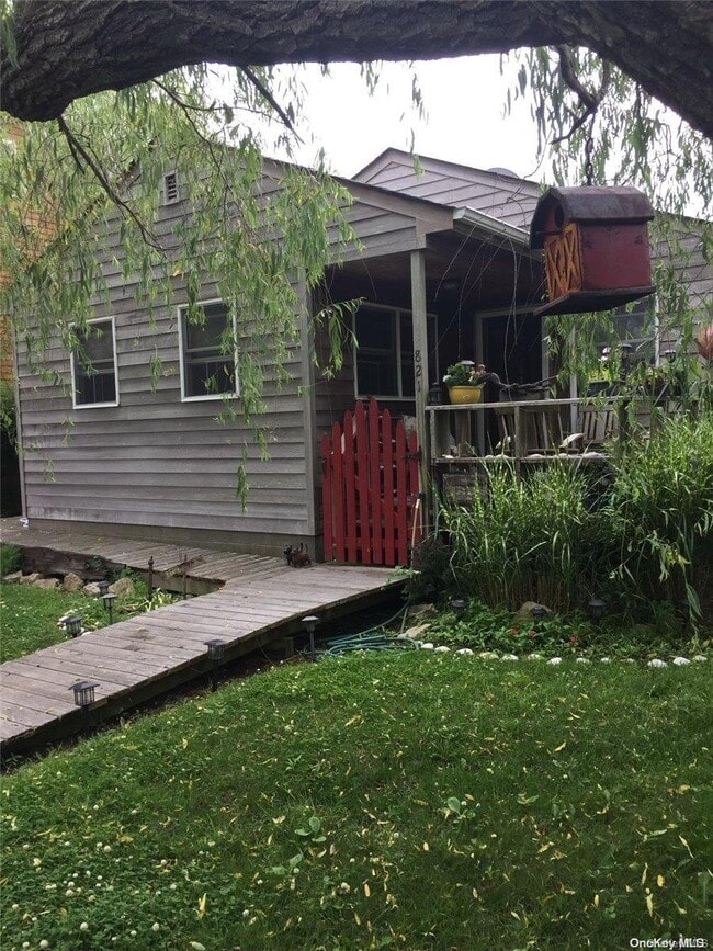 property at 821 Evergreen Ave