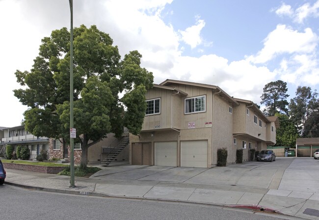 3030 Magliocco Dr in San Jose, CA - Foto de edificio - Building Photo