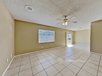 432 Regal Park Dr in Valrico, FL - Building Photo - Building Photo