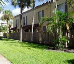 7160 Fairway Dr in Hialeah, FL - Building Photo