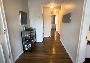 1932 Beacon St, Unit 3 in Boston, MA - Building Photo - Building Photo