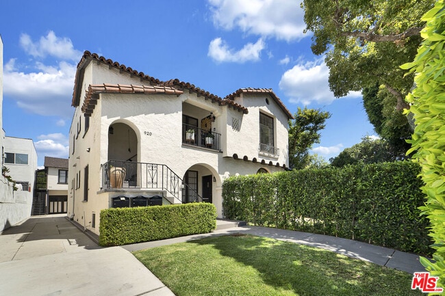 918 N Genesee Ave in West Hollywood, CA - Building Photo - Building Photo