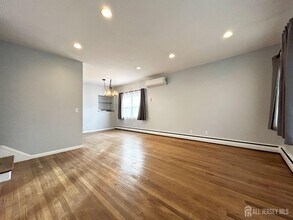 34 Wall St in Metuchen, NJ - Building Photo - Building Photo