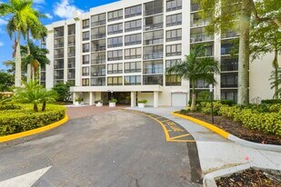 5951 Wellesley Park Dr in Boca Raton, FL - Building Photo